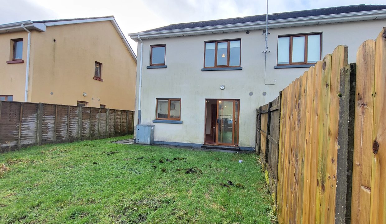 3 Bedrooms Semi-Detached, Meadowbrook