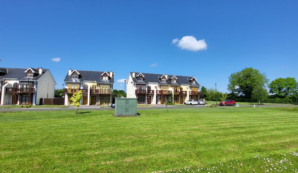 3 Story Terrace House Tarmon Harbour