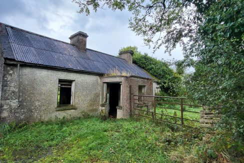 Derelict cottage on .75 acre, Kilmurtagh